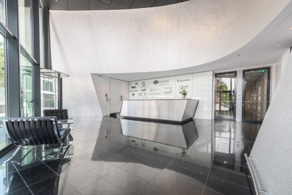 Moderne Lobby im Westhafen Tower