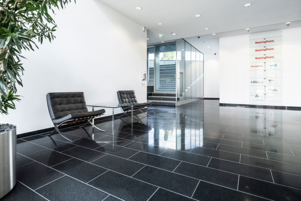 Lobby im Westhafen Haus mit Wartebereich