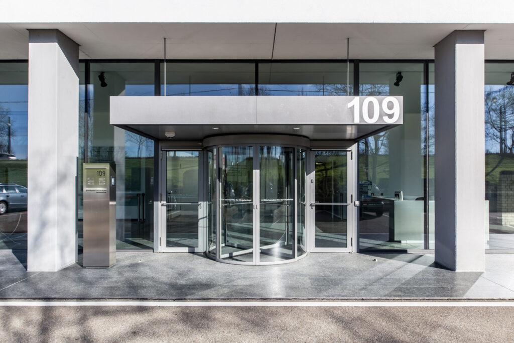 Eingangsbereich Bürohaus Durlacher Allee in Karlsruhe