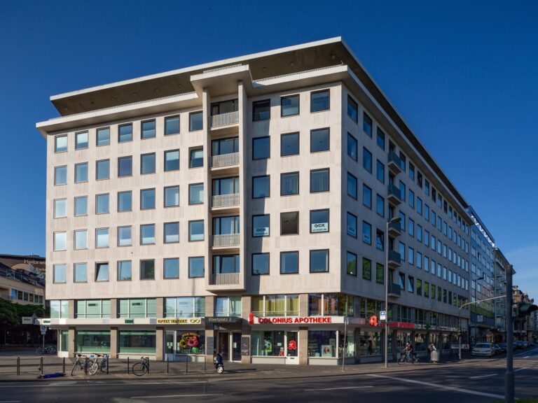 Außenansicht des Bürohauses Ebertplatz 2 in Köln