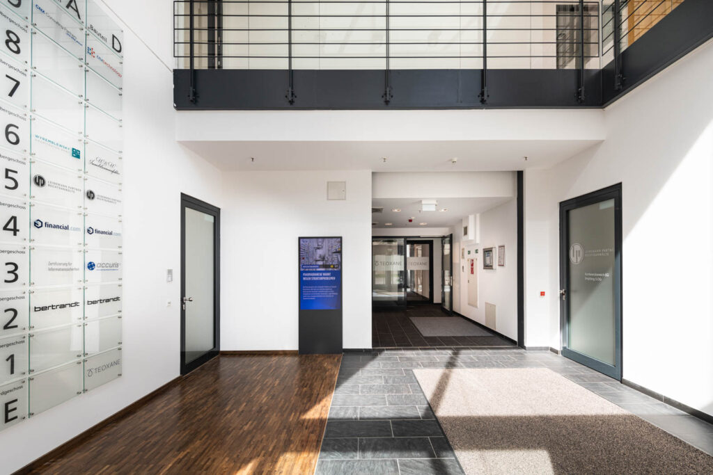 Eingangsbereich des Bürogebäudes Denkraum München