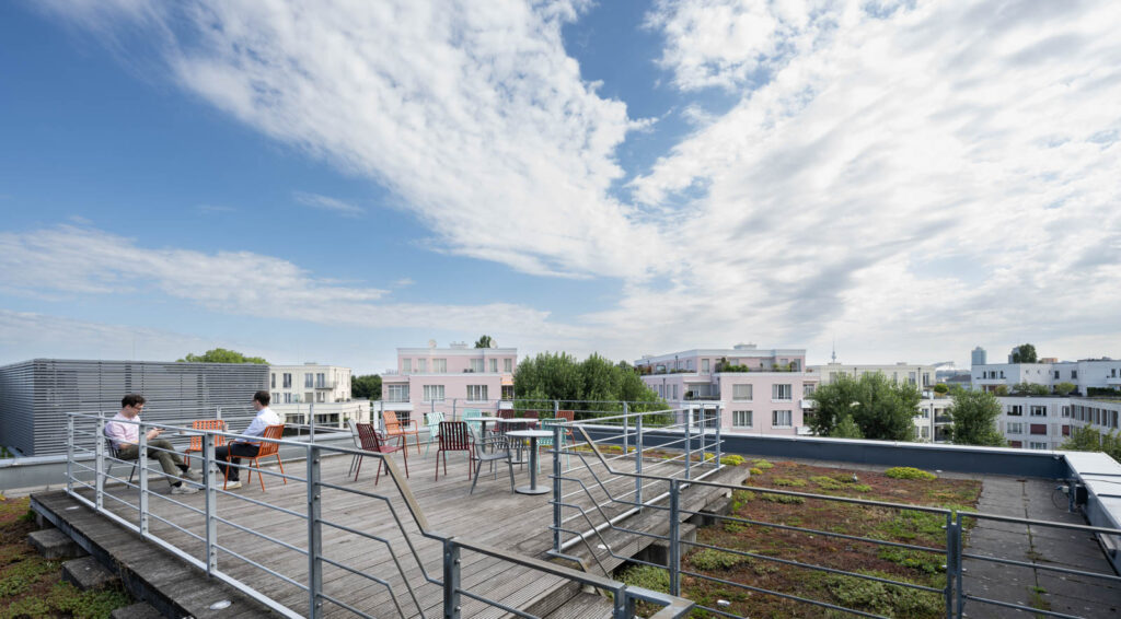 Dachterrasse auf dem Bürogebäude Embassy Garden in Berlin