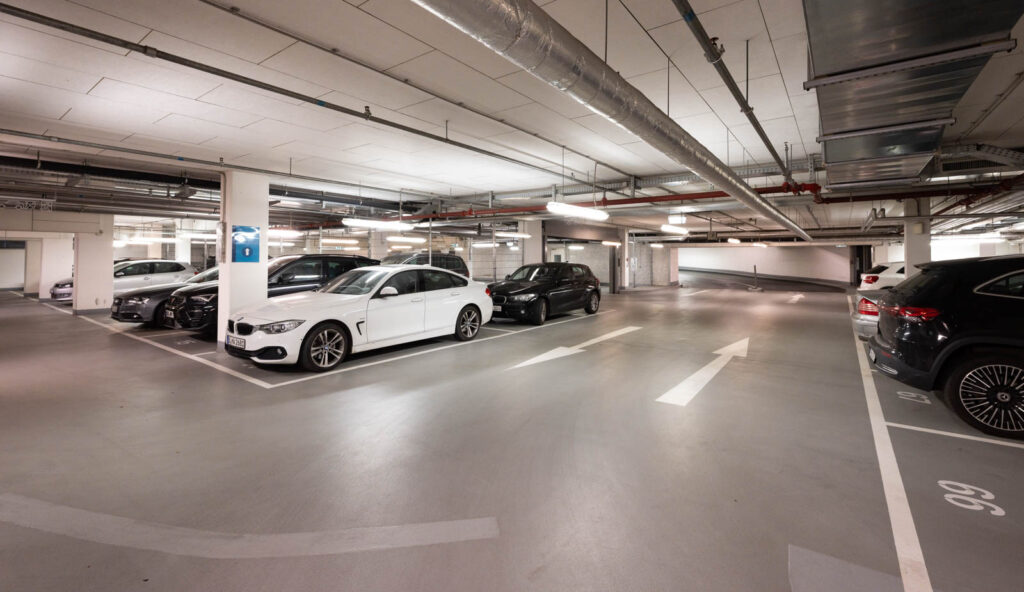 Tiefgarage des Bürogebäudes Denkraum München