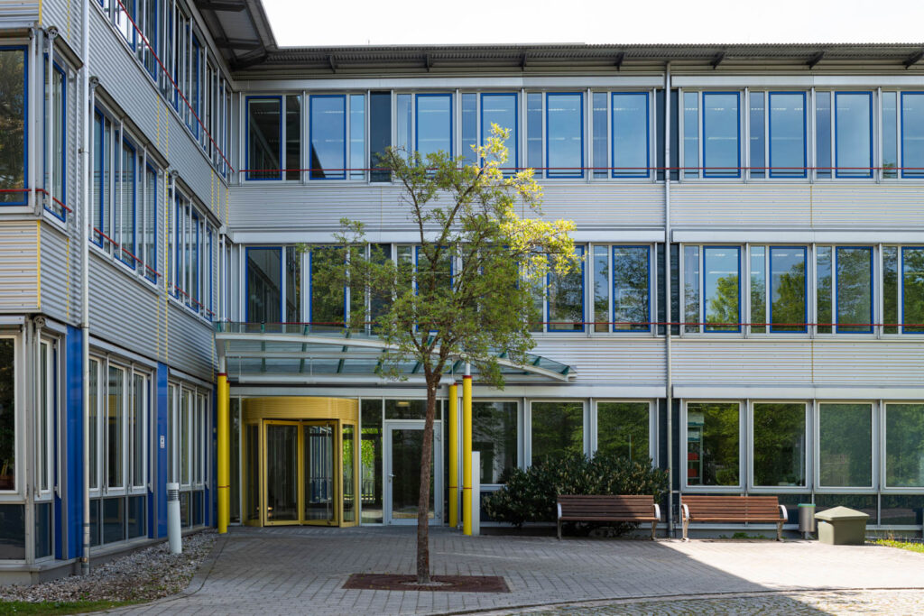 Außenansicht eines Eingangsbereichs im Bürohaus Haar in München