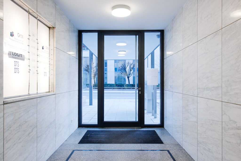 Eingangsbereich Bürohaus Lessingstraße in München