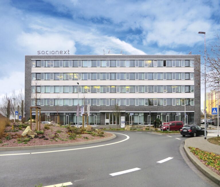 Außenansicht des Bürohauses Monza Nova in Langen