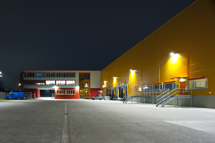 Außenbereich mit LKW-Laderampen am Logistikcenter Karlsruhe